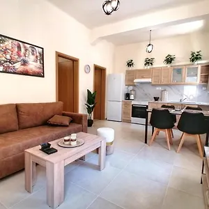 Alex Apartment, Cozy Place In Center Heraclión